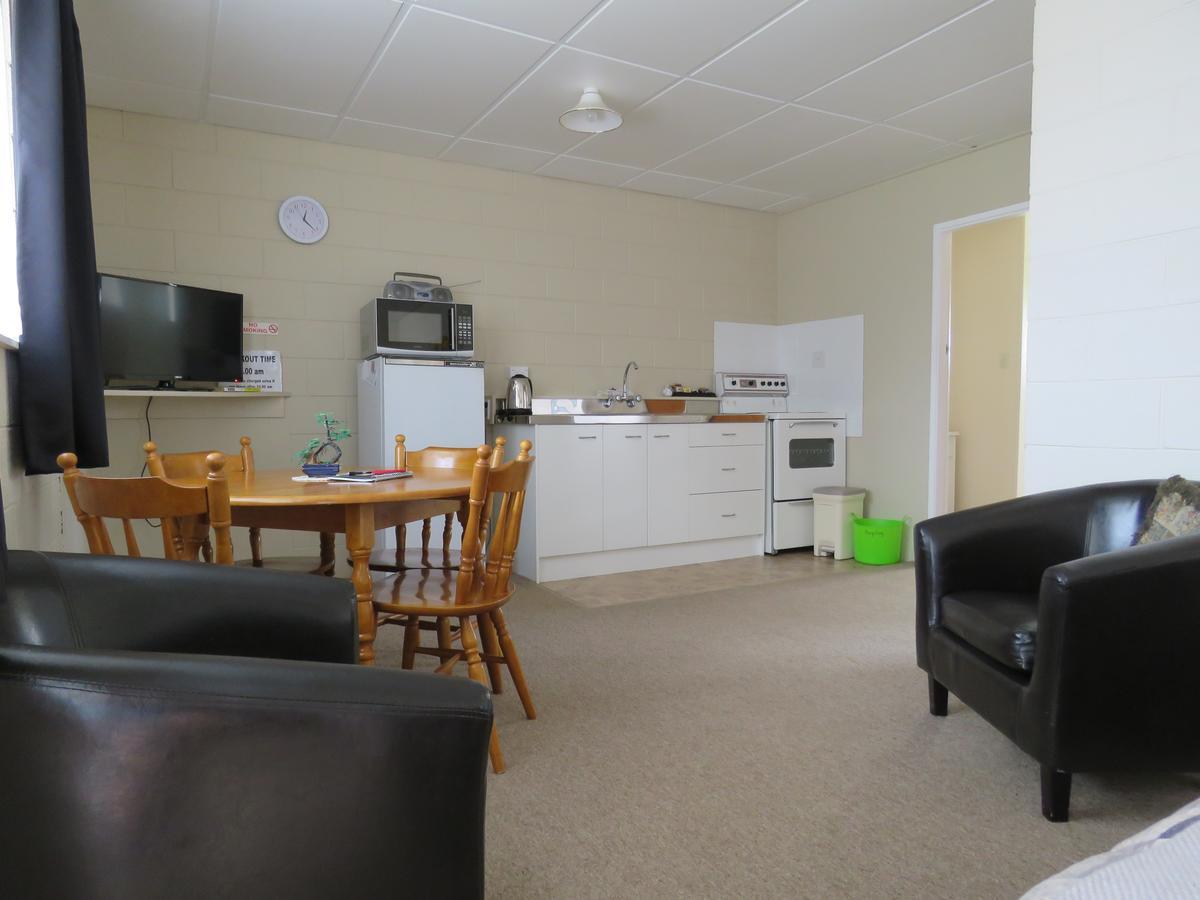 Opunake Motel And Backpackers Lodge חדר תמונה